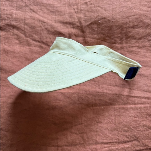 BAGGU Visor Packable Sun Hat in Butter Yellow - Picture 4 of 5